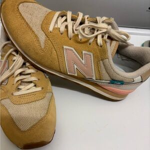 New Balance 996 Womens Size 7.5 Casual Sneakers